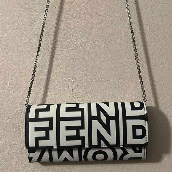 Fendi x Marc Jacobs limited edition FF monogram logo wallet on chain crossbody - Picture 2 of 8